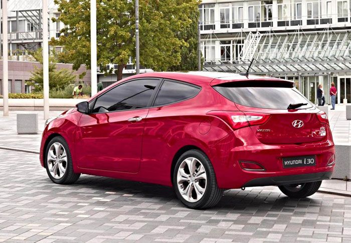 H Hyundai θέλησε να τονίσει περισσότερο τον sport χαρακτήρα του i30 και λιγότερο τις οικογενειακές αρετές του, όπως συμβαίνει με την 5θυρη έκδοση. 
